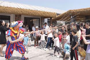 里程碑！布克代表太阳出战544场 排名太阳队史第10位